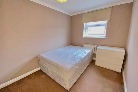 1 bedroom flat to rent, Wood Street, E17