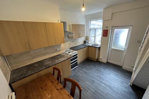 2 bedroom terraced house to rent, Damien Street, Manchester, M12