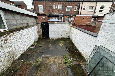 2 bedroom terraced house to rent, Damien Street, Manchester, M12