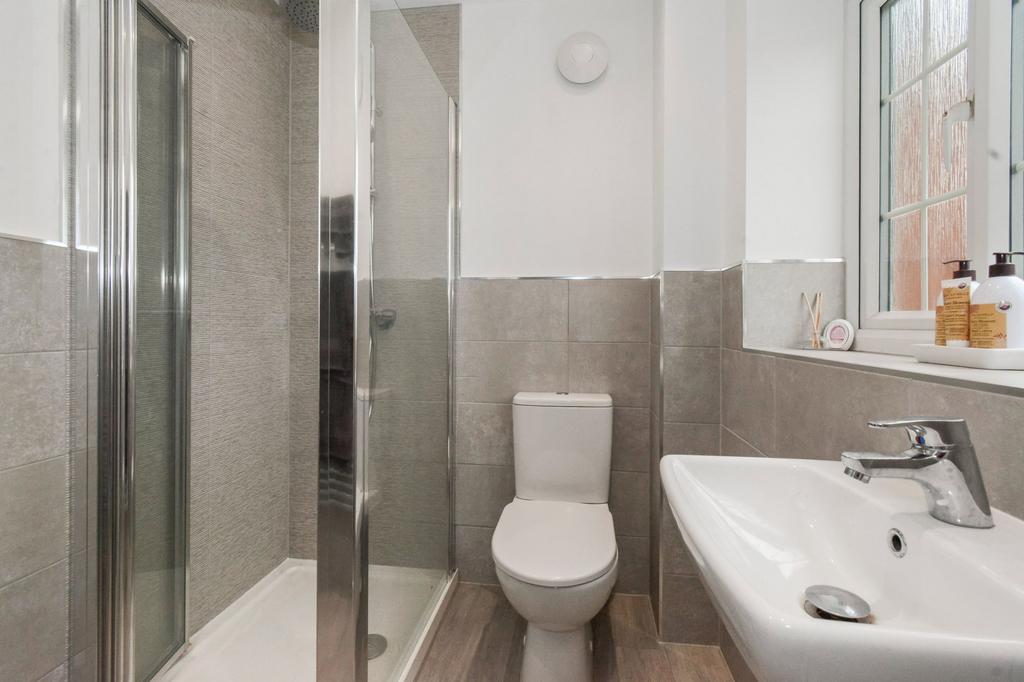 Bedroom 1 en-suite