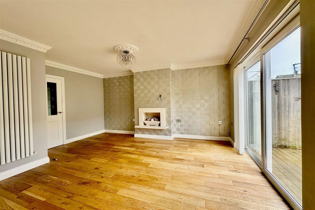 Newtondale, Hull HU7 3 bed terraced house for sale £180,000