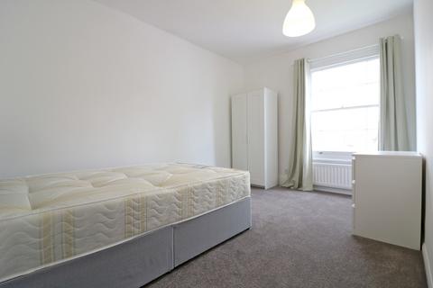 House share to rent, St. Marys Square, London, W5