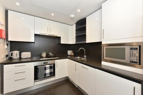 2 bedroom apartment to rent, Circus Apartments Canary Wharf E14