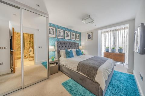2 bedroom flat for sale, Bishops Road, Highgate