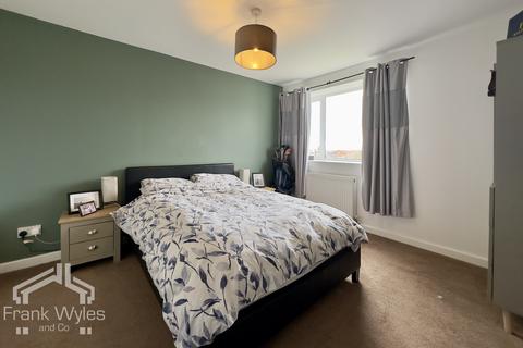 2 bedroom flat to rent, Eldon Court, St. Annes