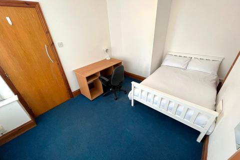 4 bedroom semi-detached house to rent, Ednaston Road, Dunkirk, Nottingham NG7