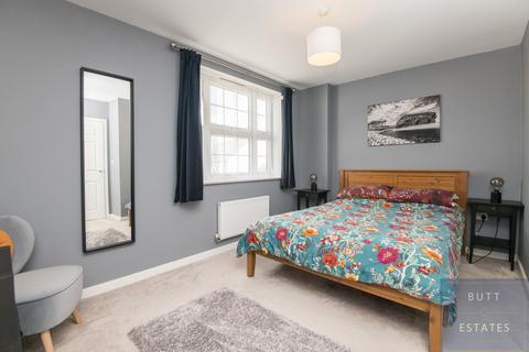 13 Dart Avenue, Exeter, EX2 7FX
