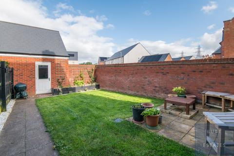 13 Dart Avenue, Exeter, EX2 7FX