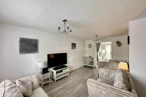 2 bedroom end of terrace house for sale, Box Close, Basildon SS15
