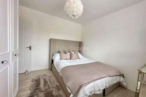 2 Box Close, Laindon, Basildon, SS15 4AG