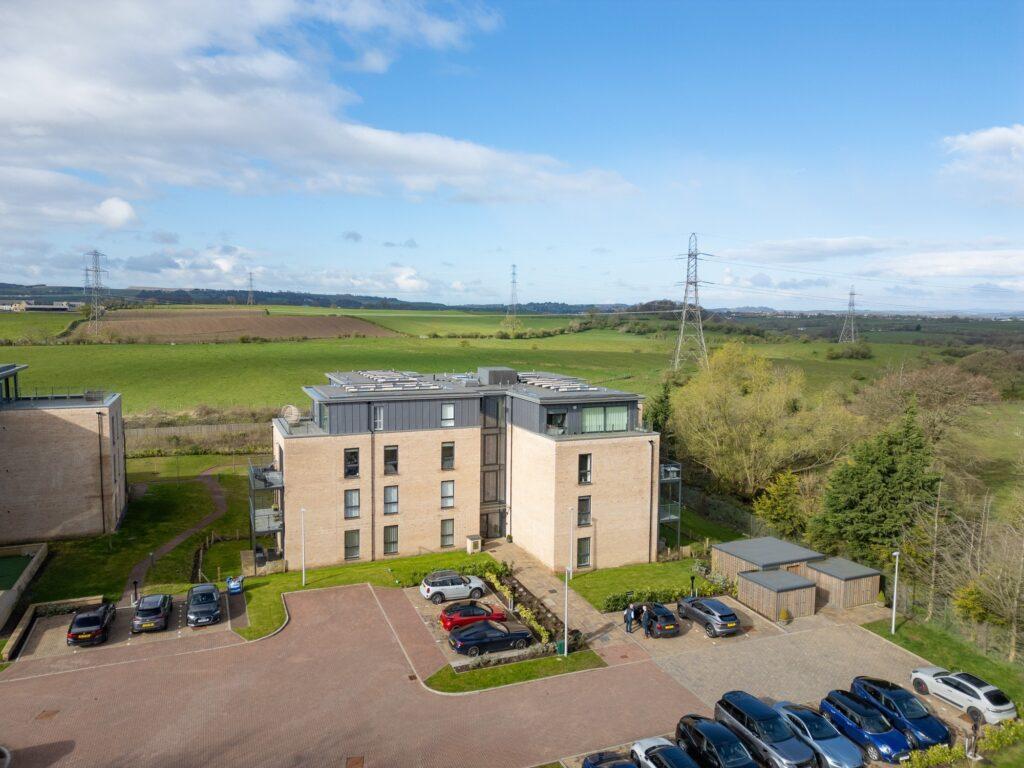 Beechwood Lea, Baron Court, Thorntonhall 2 bed apartment for sale £