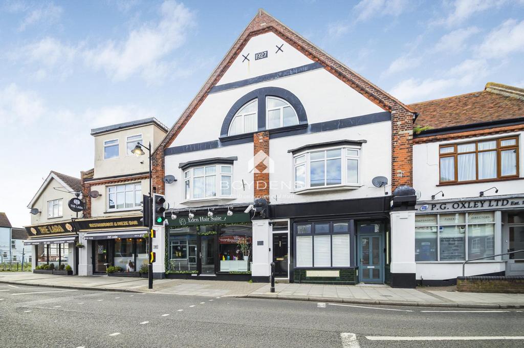 High Street, Walton on the Naze CO14 2 bed apartment to rent £900 pcm