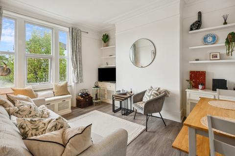 2 bedroom flat to rent, Wimbledon Park Road, London