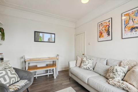 2 bedroom flat to rent, Wimbledon Park Road, London
