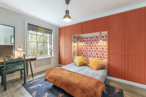 30a Canonbury Square, London, N1 2AL