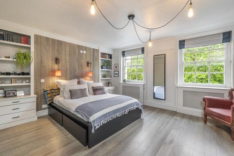 30a Canonbury Square, London, N1 2AL