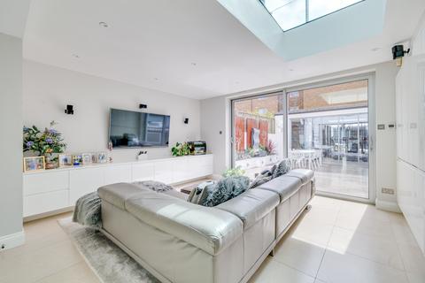 7 bedroom terraced house to rent, Walham Grove, London