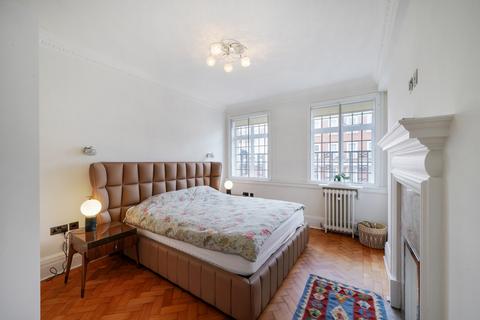 4 bedroom flat to rent, Chiltern Court, Baker Street, Marylebone, London