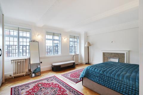 4 bedroom flat to rent, Chiltern Court, Baker Street, Marylebone, London