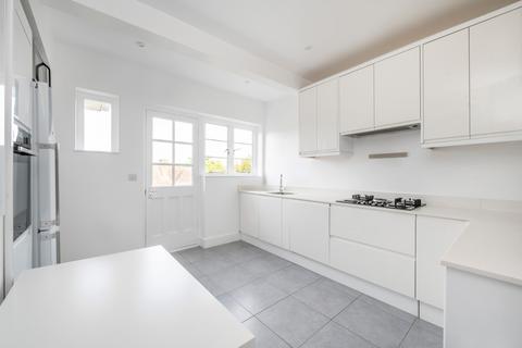 2 bedroom flat for sale, Roehampton Close, London