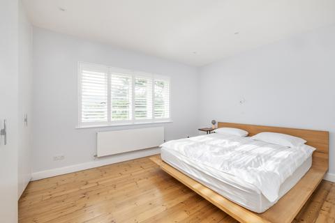 2 bedroom flat for sale, Roehampton Close, London