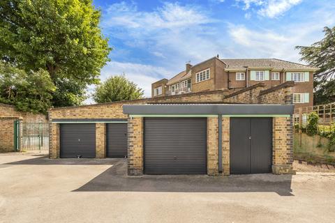 11 Roehampton Close, London, SW15 5LU