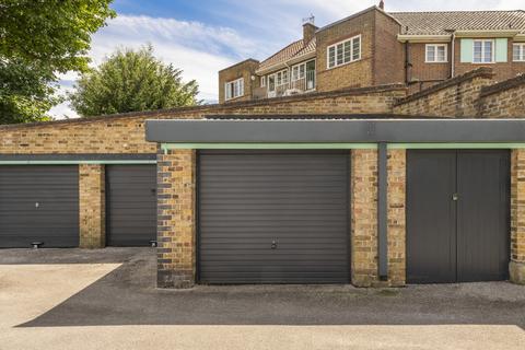11 Roehampton Close, London, SW15 5LU