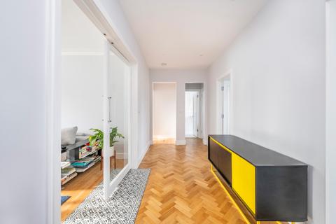 11 Roehampton Close, London, SW15 5LU