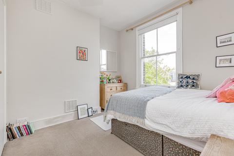 3 bedroom flat for sale, Harwood Road, London