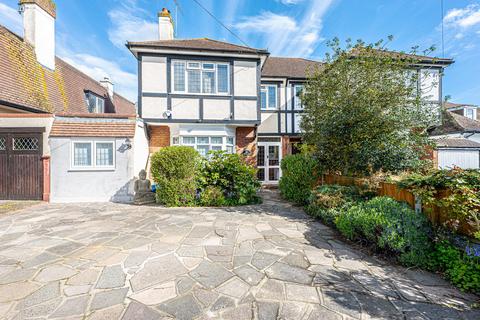 4 bedroom semi-detached house for sale, Woodside, Leigh-on-sea, SS9