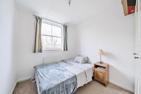 Flat 3, 28 Askew Road, London, W12 9BH