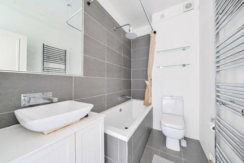 Flat 3, 28 Askew Road, London, W12 9BH