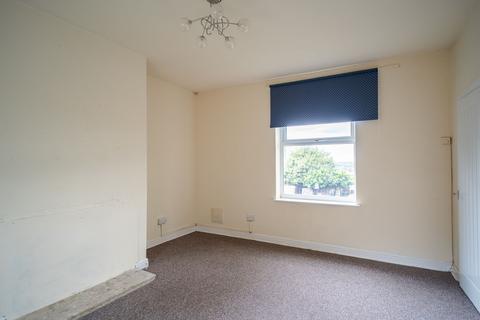 2 bedroom end of terrace house for sale, Cemetery Road, Dewsbury, WF13