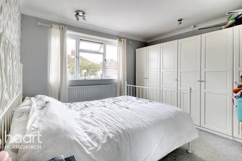 51 Central Drive, Hornchurch, RM12 6BA