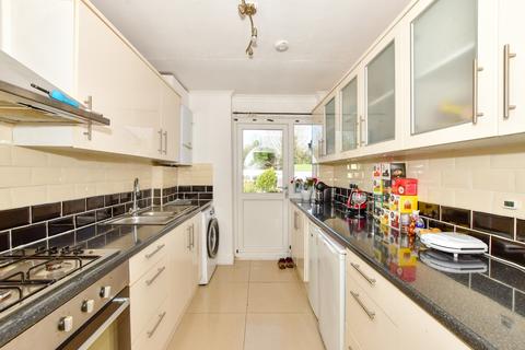2 bedroom terraced house to rent, Uplands Road, Woodford Green, IG8