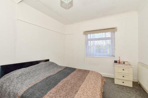 2 bedroom terraced house to rent, Uplands Road, Woodford Green, IG8