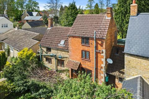 3 bedroom cottage for sale, Queen Street, Kettering NN14