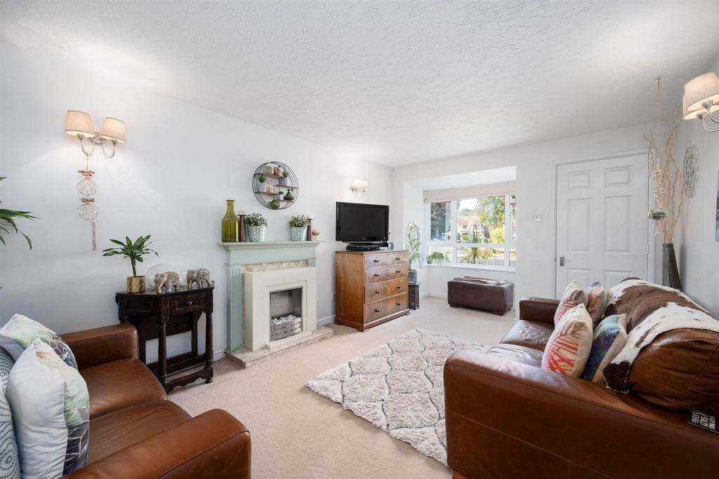Mill Lane, Dorridge, B93 3 bed detached house £565,000