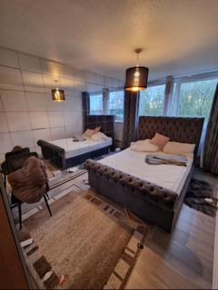 1 bedroom flat to rent, Gardiner House, London, SW11