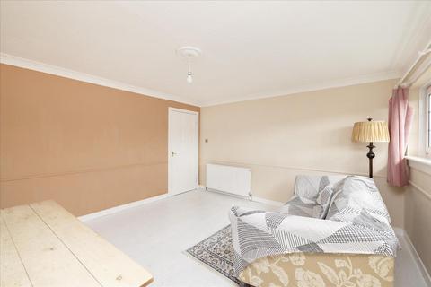 57/5 Oxgangs Avenue, Edinburgh, EH13 9HU