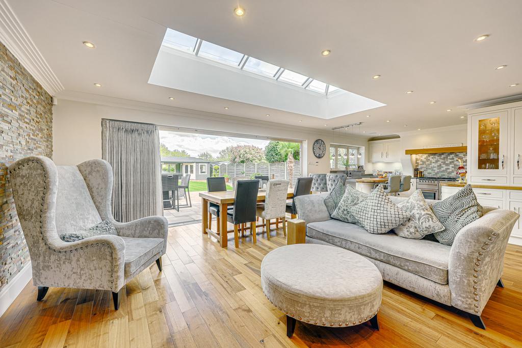 Green Lane, Leighonsea, SS9 5 bed detached house for sale £950,000