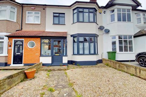 3 bedroom terraced house to rent, Woodfield Drive, Romford, RM2