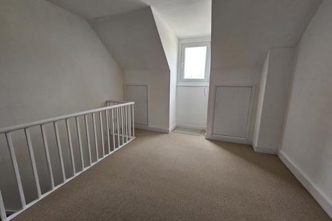 2 bedroom terraced house to rent, Hart Street,  Reading,  RG1