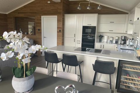 2 bedroom lodge for sale, Llanidloes Powys