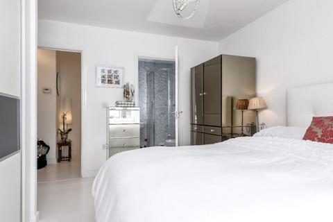 2 bedroom flat to rent, Sapphire Court, Rainbow Road, Erith, Kent, DA8