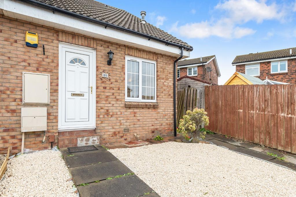 Jones Green, Livingston, West... 1 bed end of terrace house £130,000
