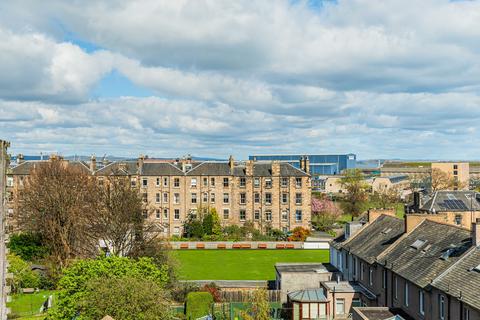 9/3 Blackie Road, Edinburgh, EH6 7NA