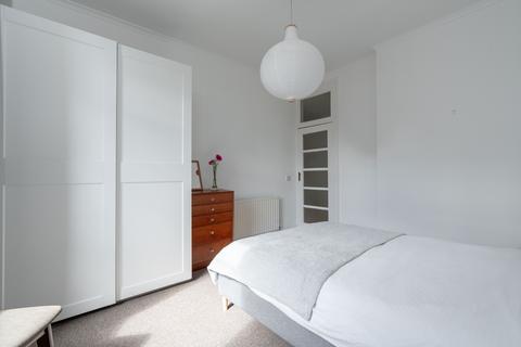 9/3 Blackie Road, Edinburgh, EH6 7NA