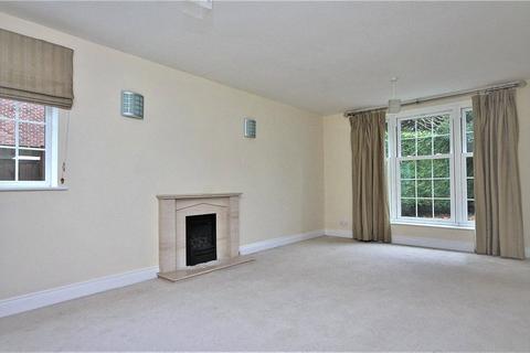 37 Staines Road, Wraysbury, Staines, TW19 5BY