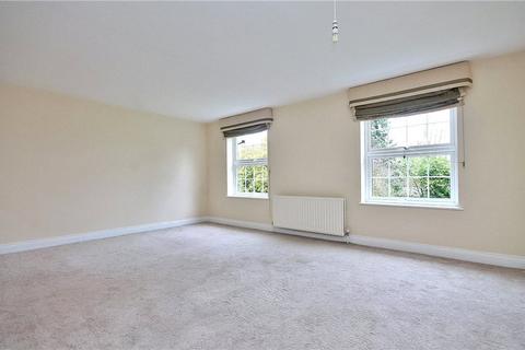 37 Staines Road, Wraysbury, Staines, TW19 5BY